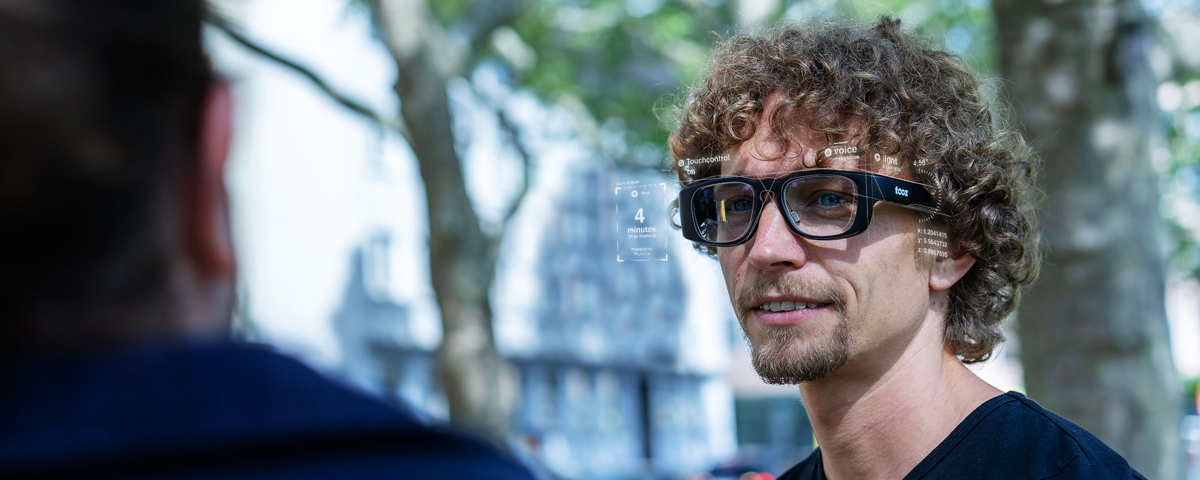 People with tooz Smart Glasses