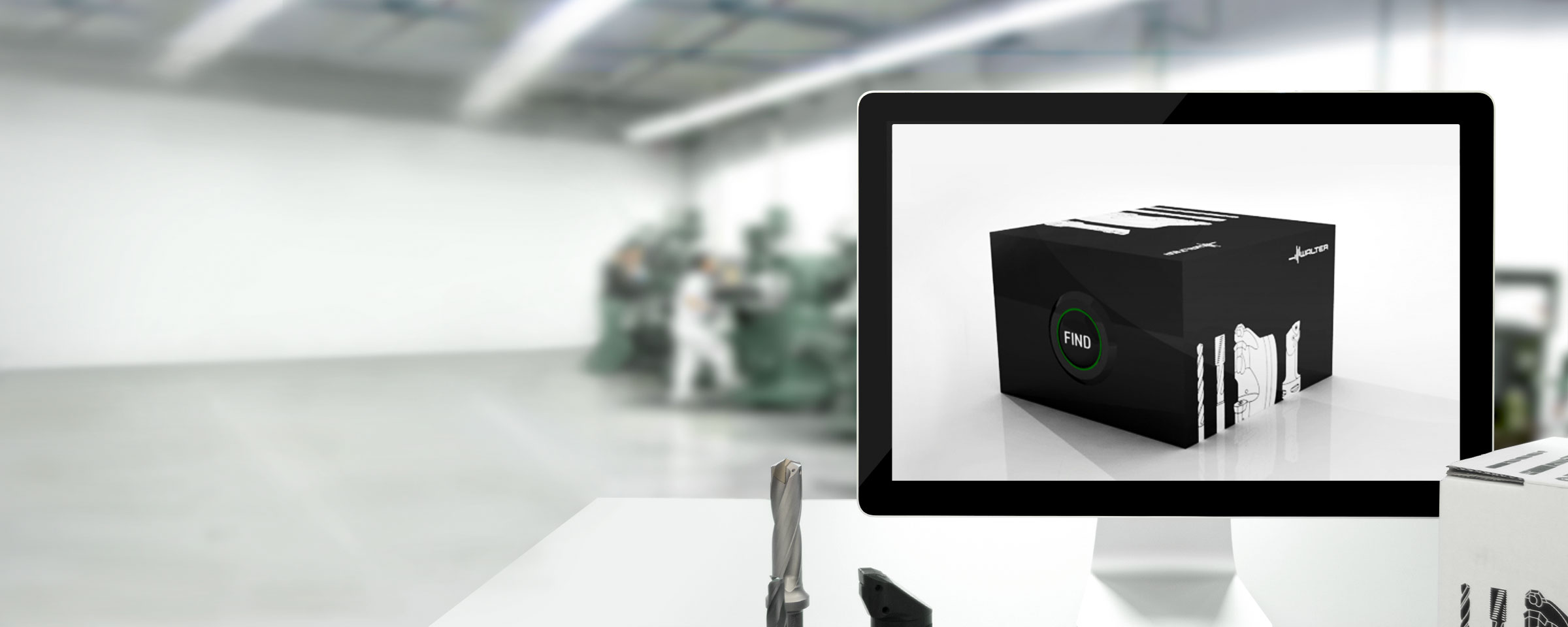 System, zusehen auf einem Bildschirm, mit einer Maschienhalle im Hintergrund